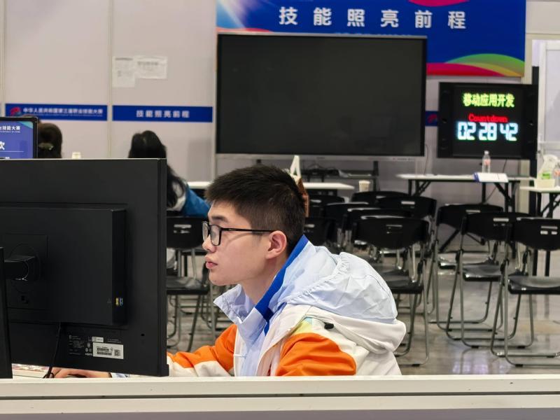 我院學(xué)子在第三屆全國(guó)職業(yè)技能大...